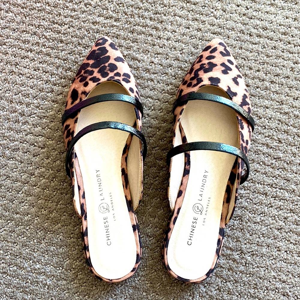 NEW! Chinese Laundry leopard strappy flat mule